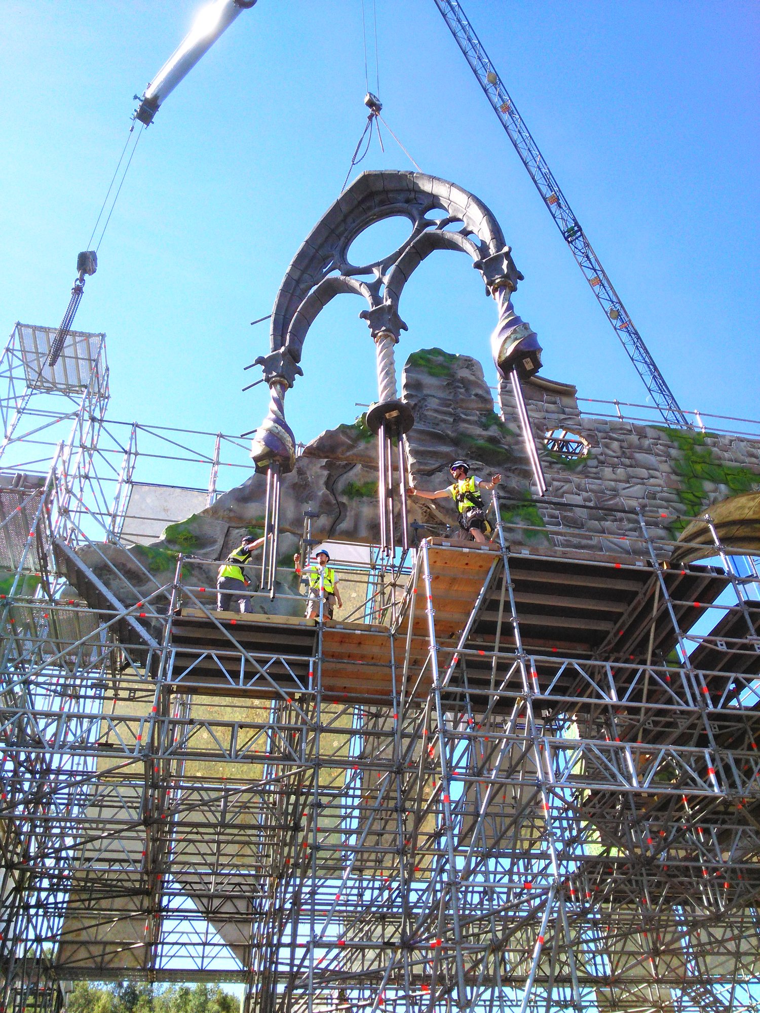 The arch being lifted