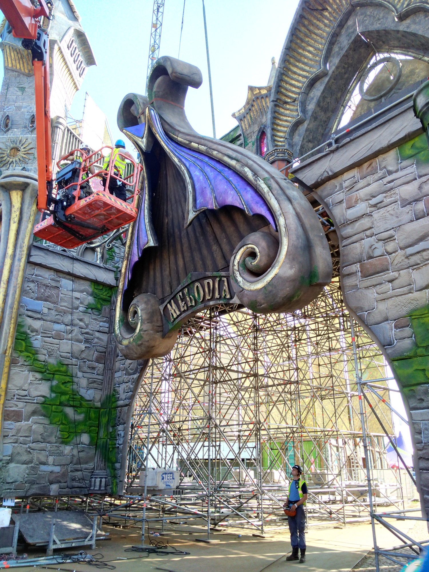 Detail finishing of the scenic build