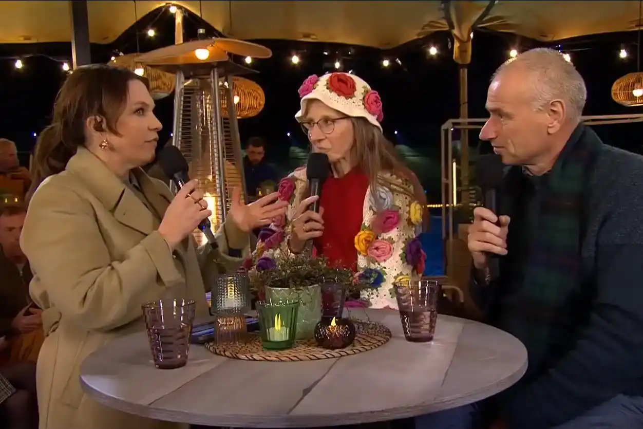 Presenting at the table during the broadcast
