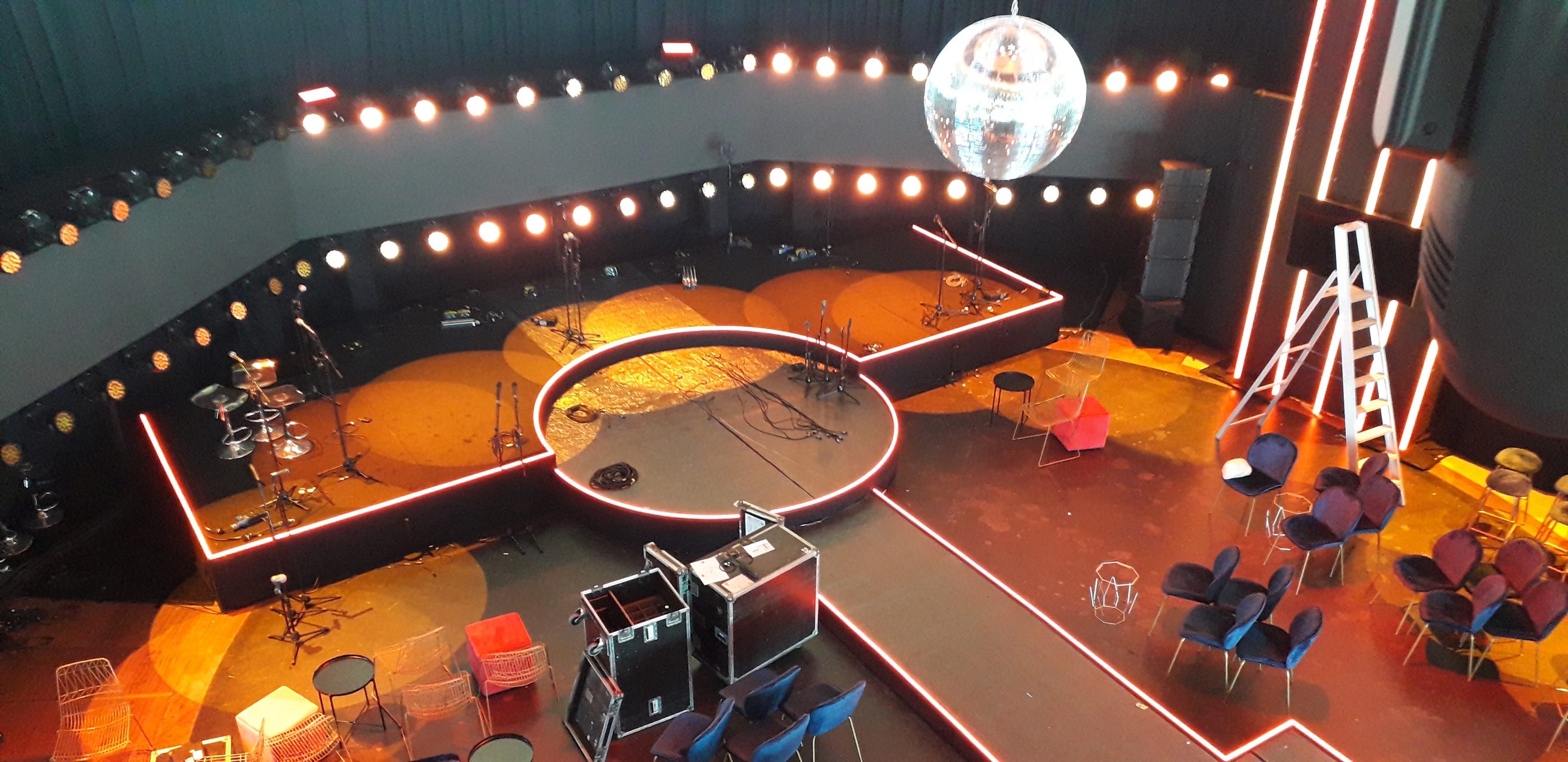 Round stage with neon rim and mirror ball